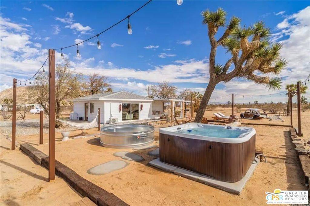 Landers, CA 92285,1616 Sunset Mesa RD