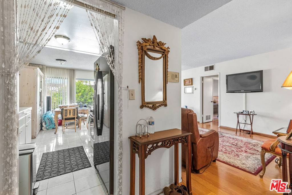 Los Angeles, CA 90025,1410 S Bentley AVE #202