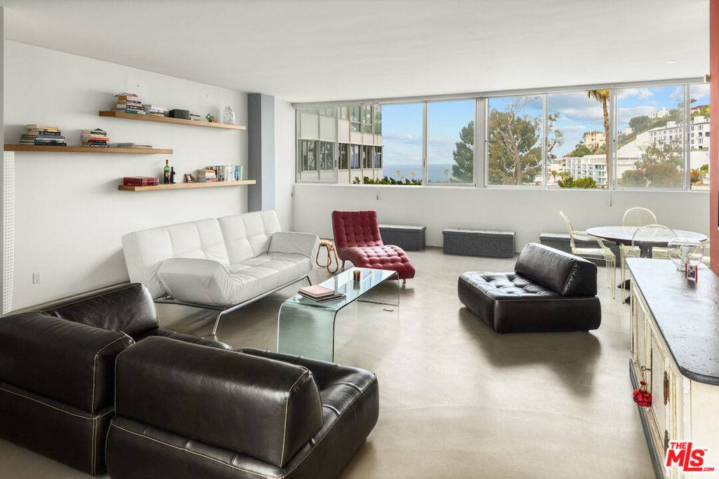 Pacific Palisades, CA 90272,17352 W Sunset BLVD #106