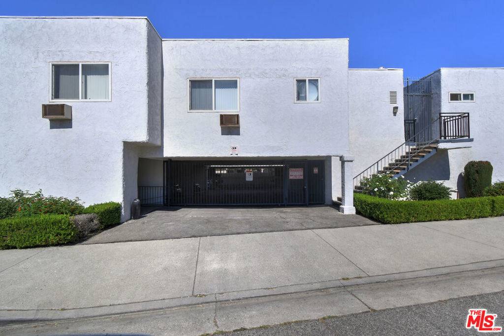 Northridge, CA 91325,9301 Darby AVE