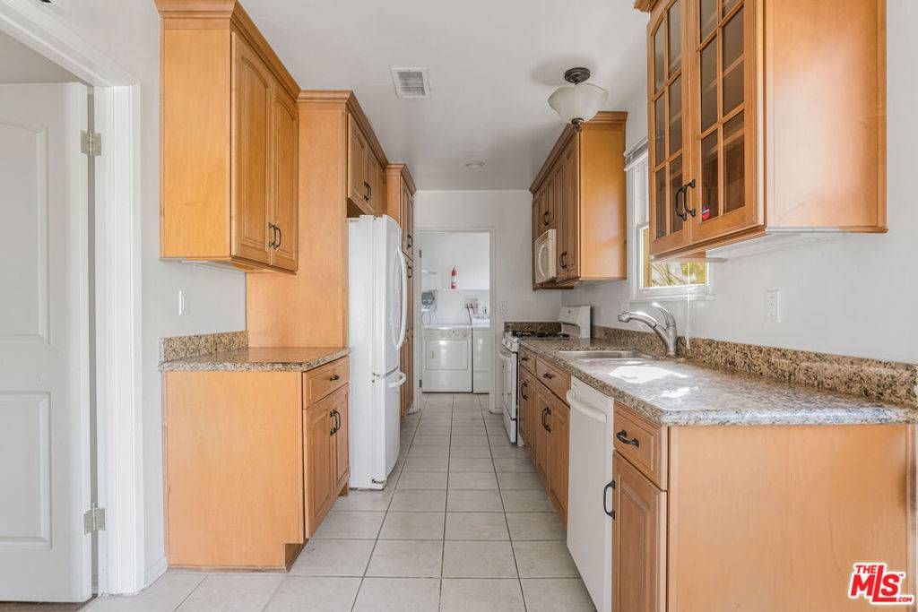 Tarzana, CA 91335,19649 Friar