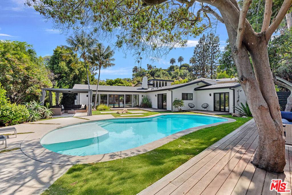 Los Angeles, CA 90049,13301 Westcove DR