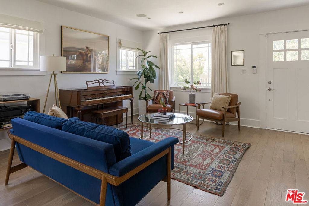 Los Angeles, CA 90027,4139 Camero AVE