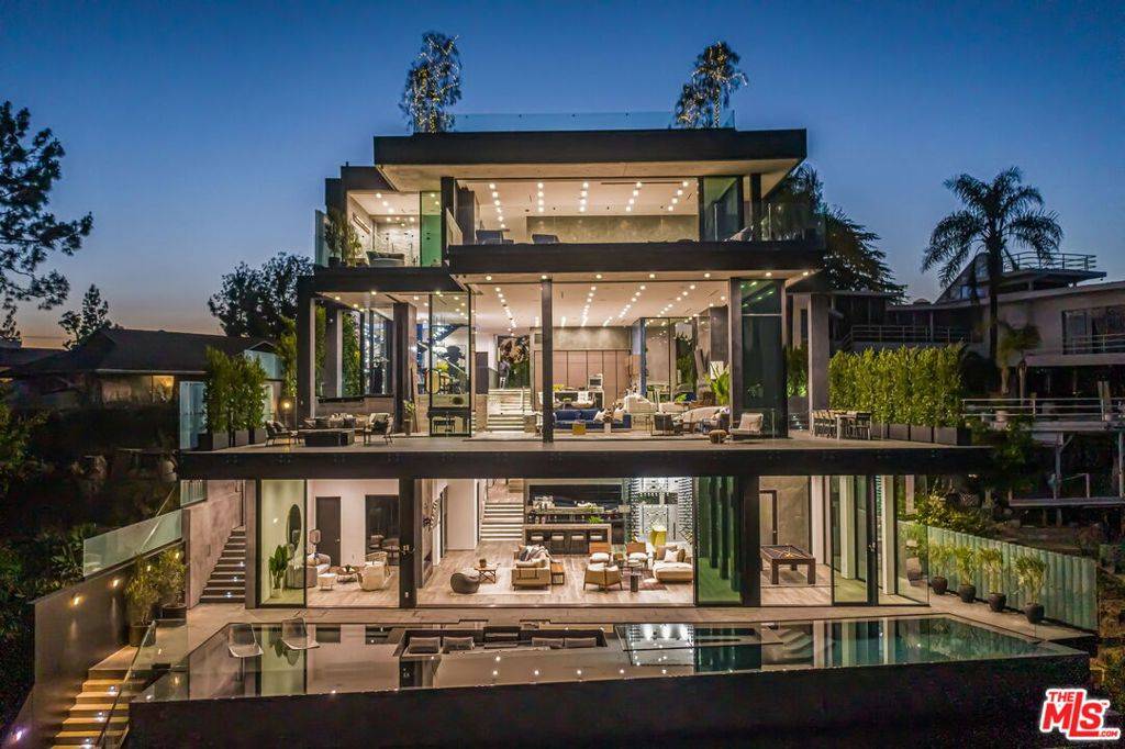 Los Angeles, CA 90077,2304 1/2 Donella CIR