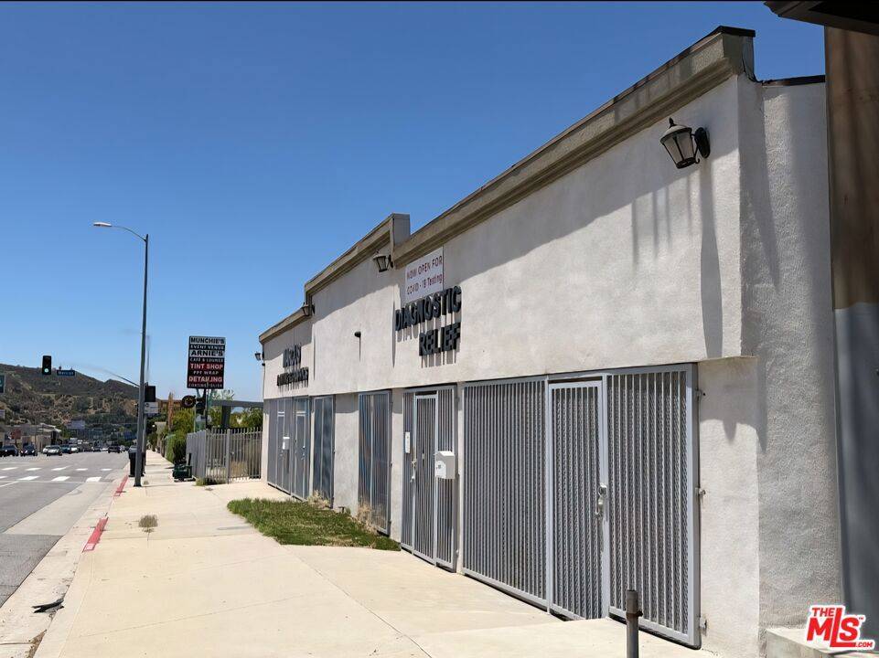 Tujunga, CA 91042,6855 Foothill BLVD
