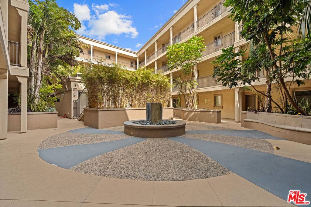 Playa Del Rey, CA 90293,8238 W Manchester AVE #204