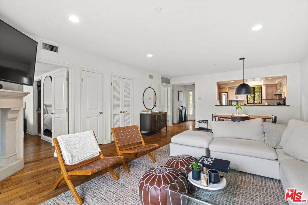 Playa Del Rey, CA 90293,8238 W Manchester AVE #204