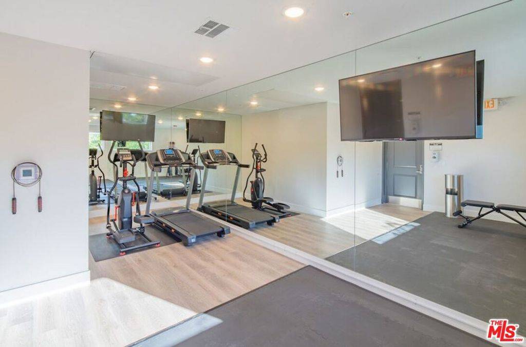 Palms, CA 90034,3672 Jasmine AVE #204