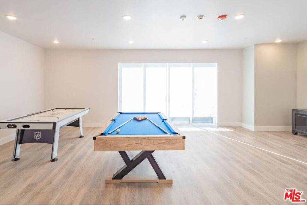 Palms, CA 90034,3672 Jasmine AVE #204