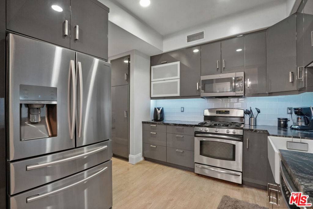 Pacific Palisades, CA 90272,16123 W Sunset BLVD #202