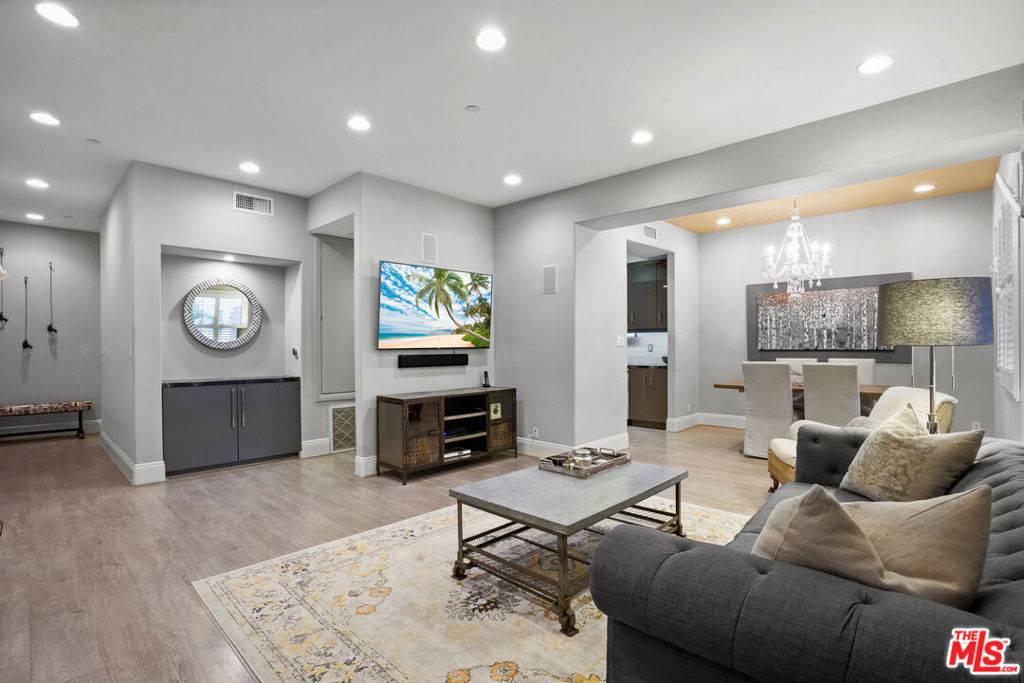 Pacific Palisades, CA 90272,16123 W Sunset BLVD #202