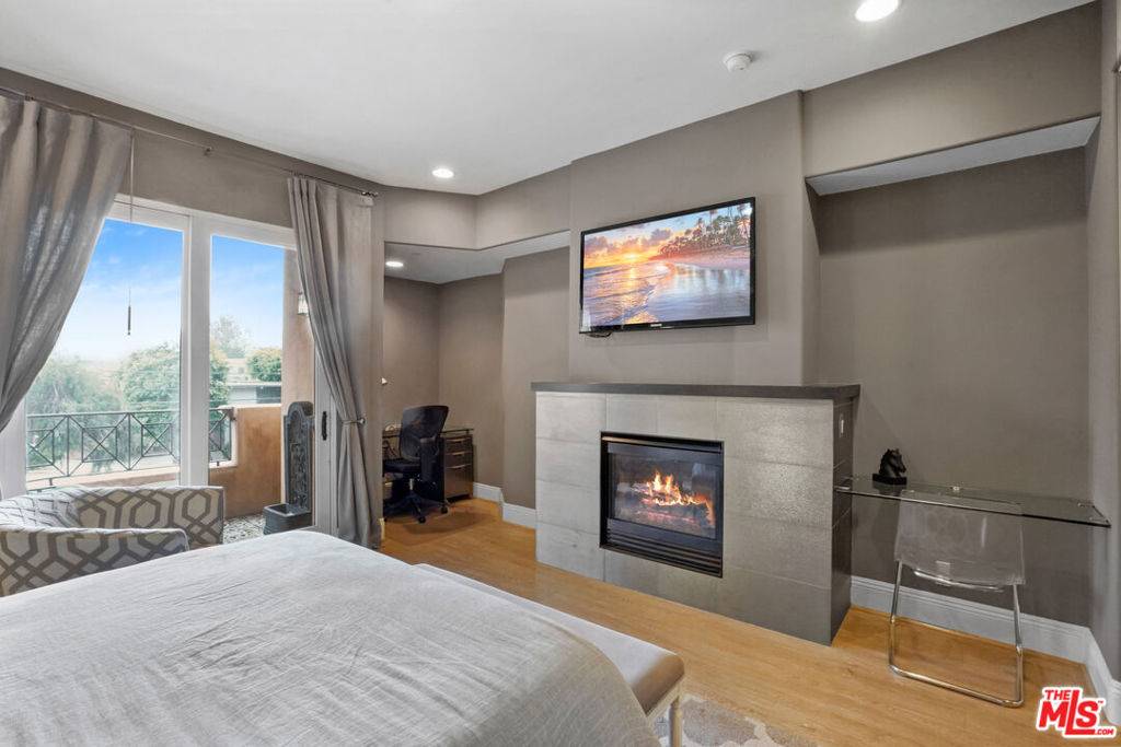Pacific Palisades, CA 90272,16123 W Sunset BLVD #202