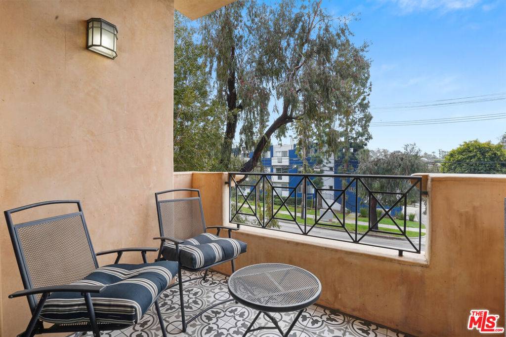 Pacific Palisades, CA 90272,16123 W Sunset BLVD #202