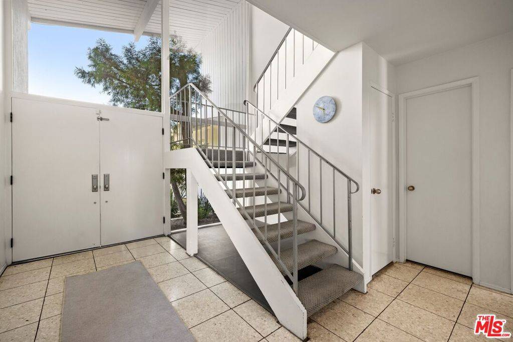 Los Angeles, CA 90049,2318 Cheryl PL