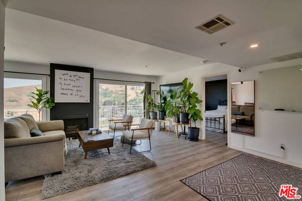 Los Angeles, CA 90032,4750 Templeton ST #1314