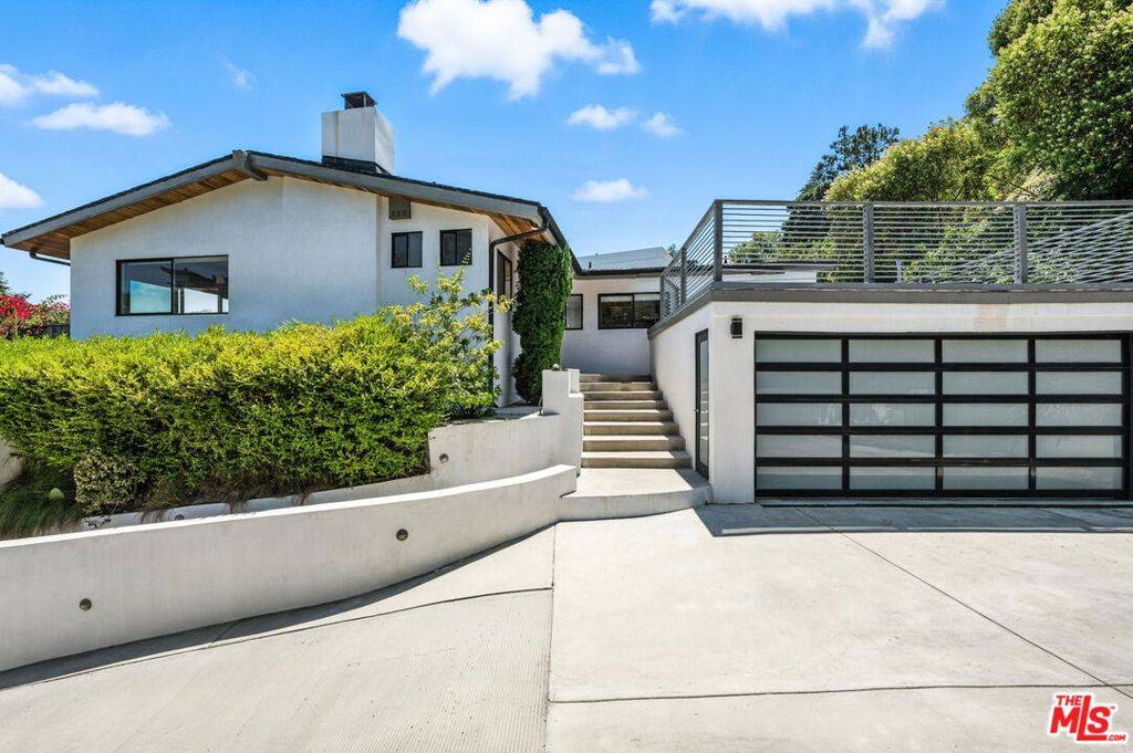 Los Angeles, CA 90069,1317 Devlin DR