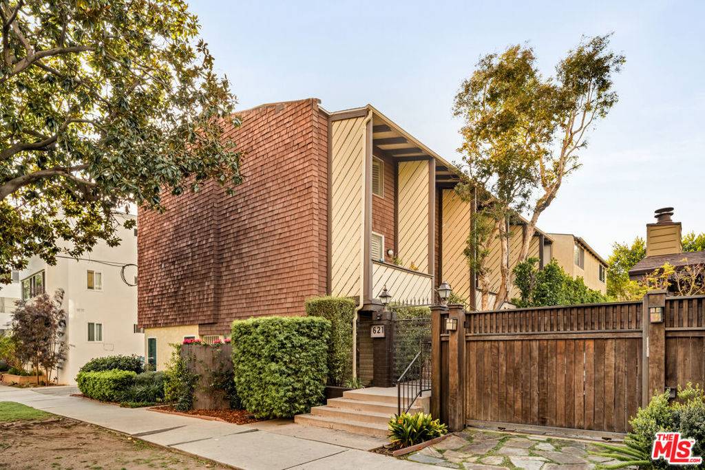 Santa Monica, CA 90403,621 California AVE #3