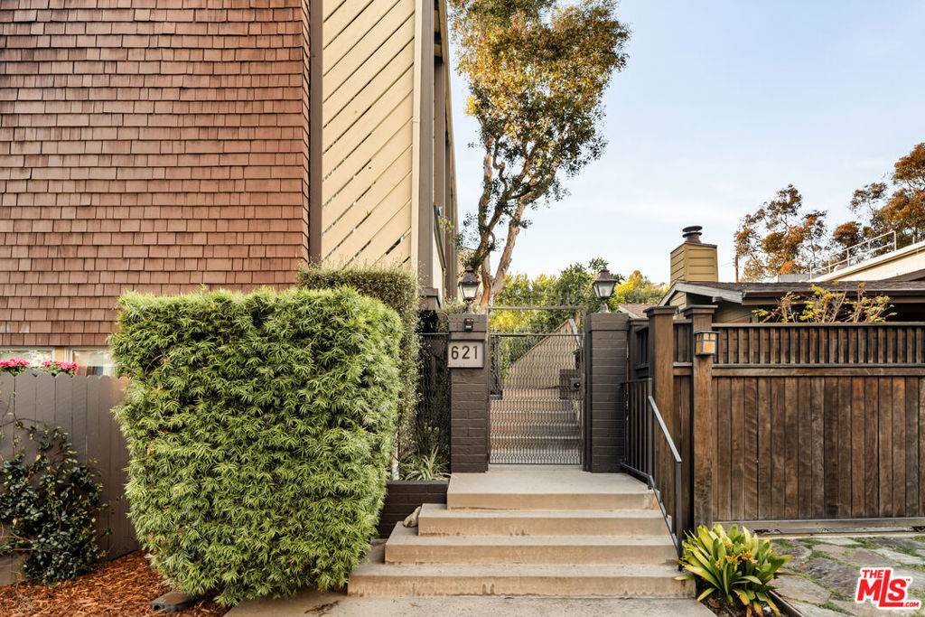 Santa Monica, CA 90403,621 California AVE #3