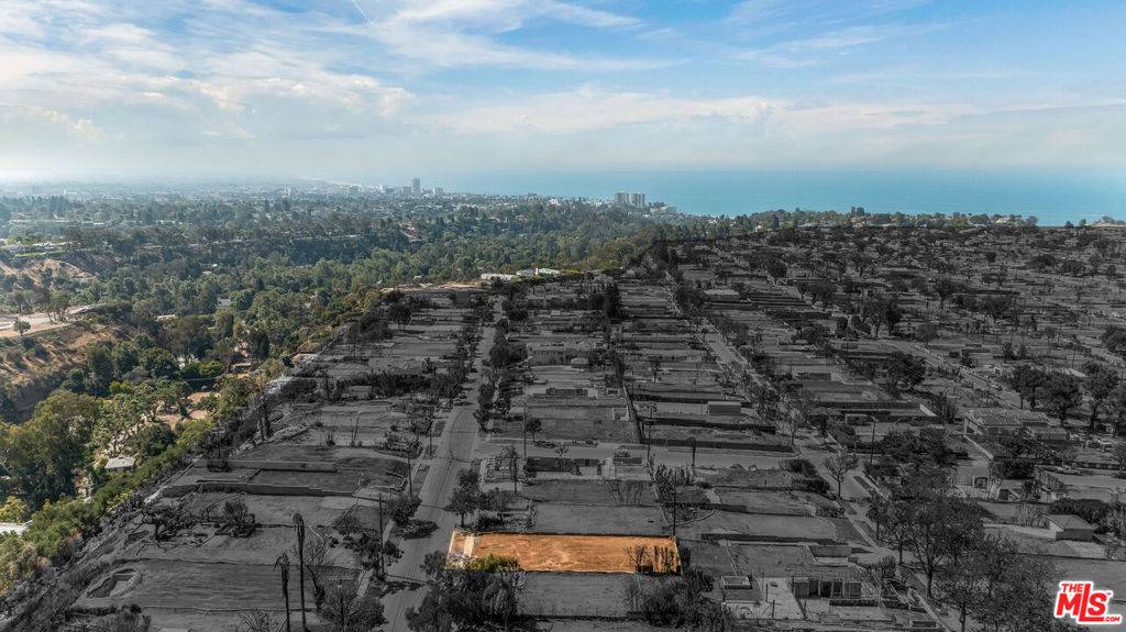 Pacific Palisades, CA 90272,1117 Chautauqua BLVD
