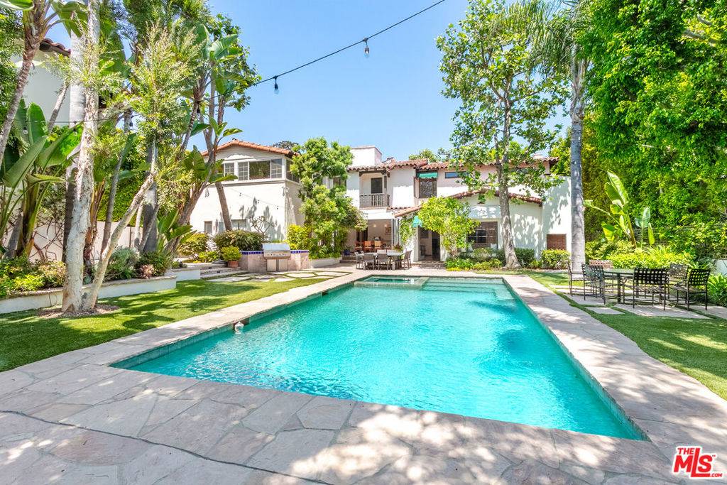 Beverly Hills, CA 90210,627 N Alta DR