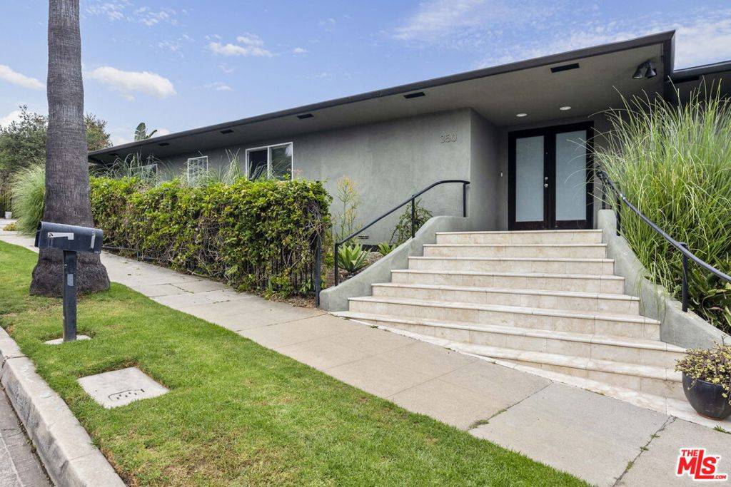Pacific Palisades, CA 90272,350 Chautauqua BLVD