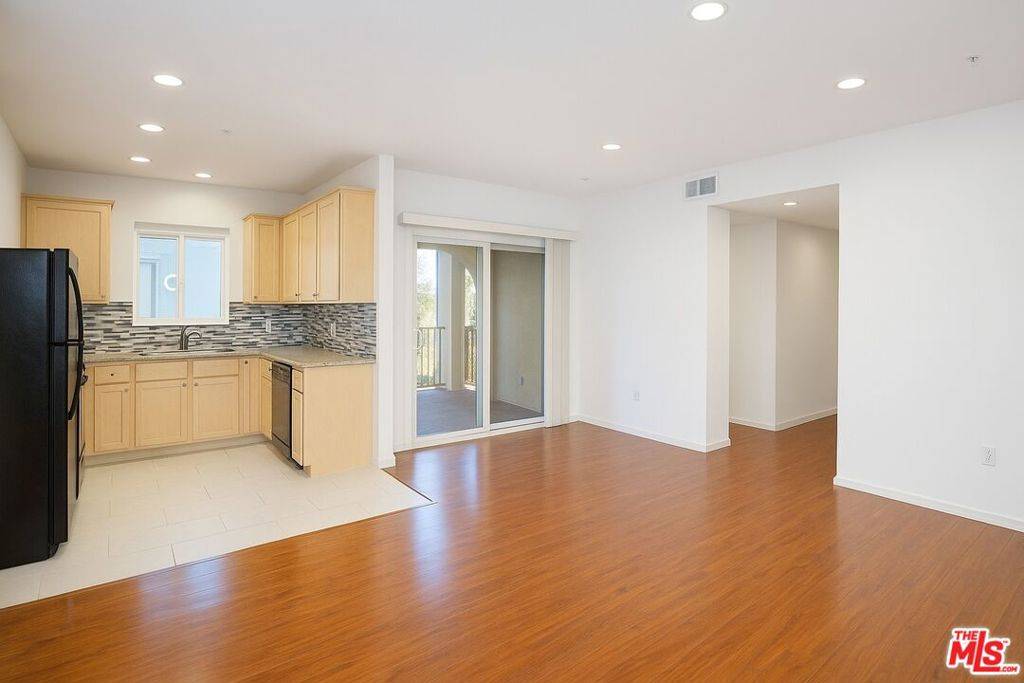 North Hollywood, CA 91605,12132 Hart ST #201