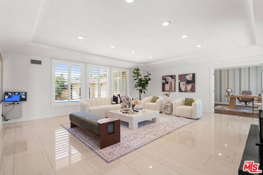 Downey, CA 90240,9251 La Reina AVE