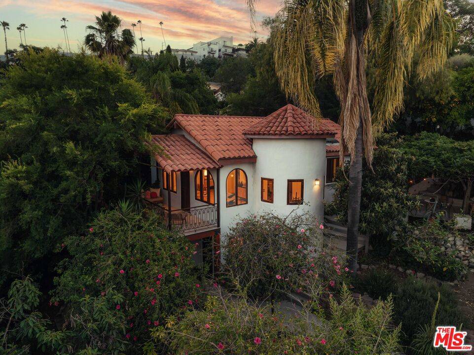 Los Angeles, CA 90032,4559 E Rose Hill DR