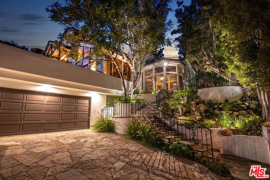 Los Angeles, CA 90049,1743 Westridge RD