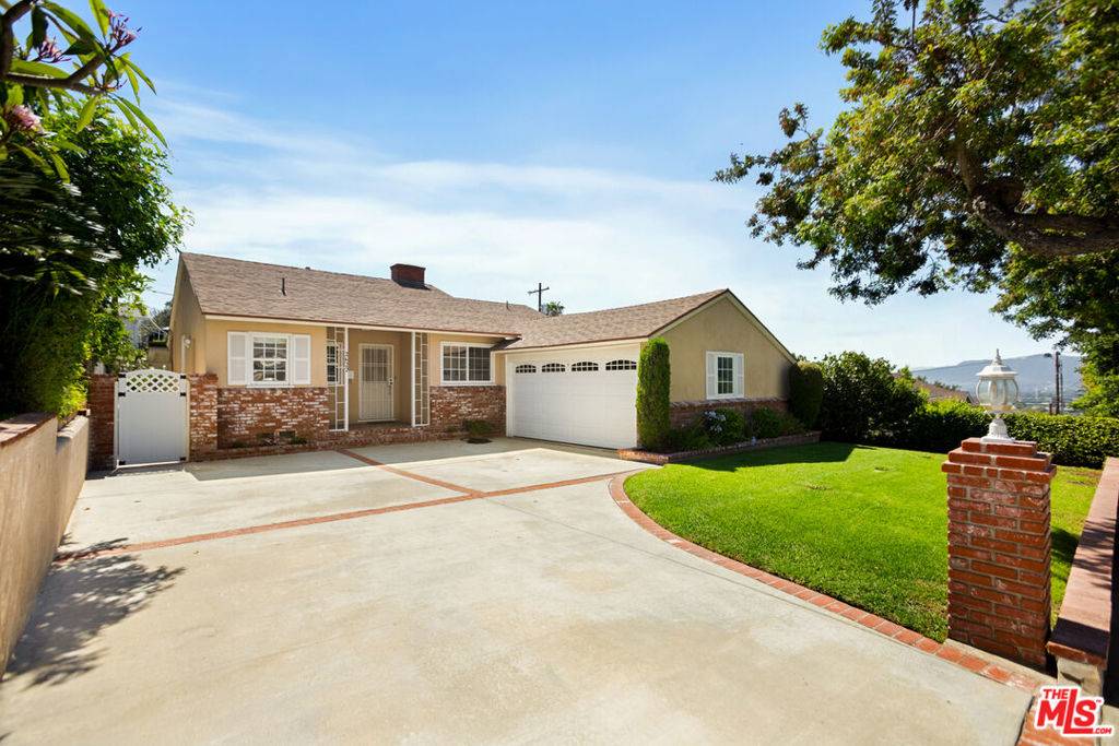 Burbank, CA 91504,2622 N Parish PL