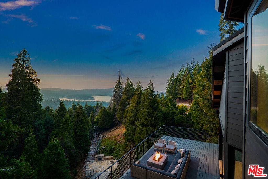 Lake Arrowhead, CA 92352,654 S Cumberland DR