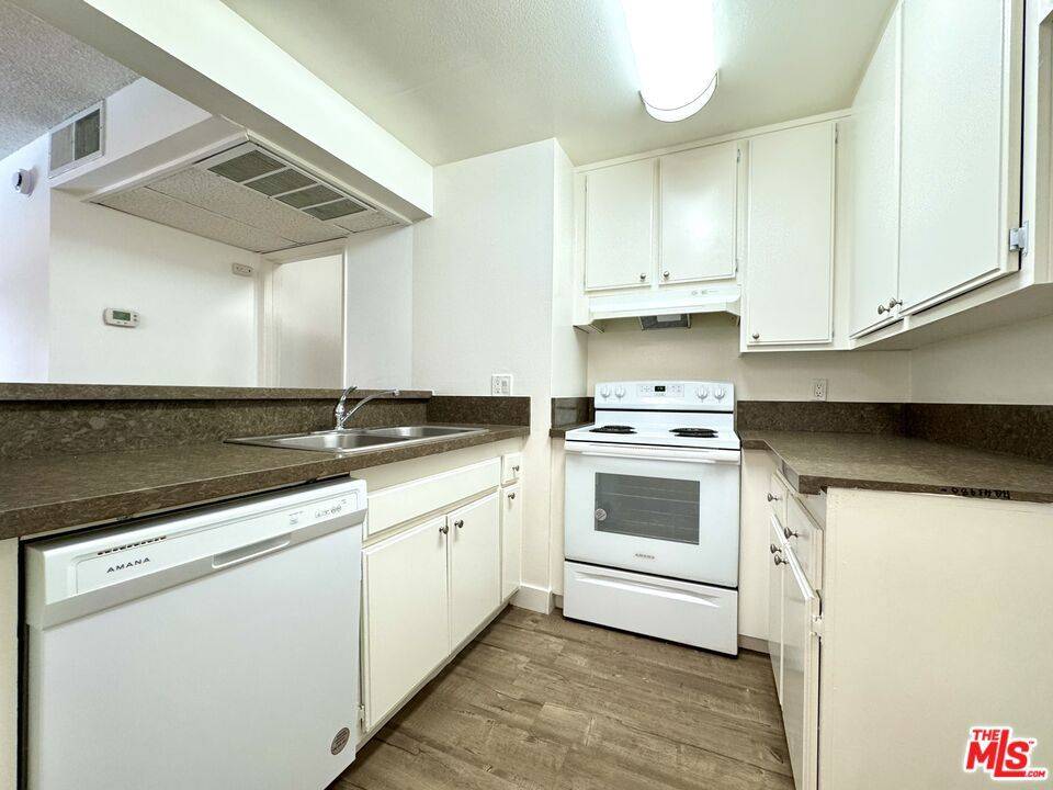 Van Nuys, CA 91406,15425 Sherman WAY #205