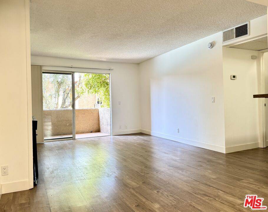 Van Nuys, CA 91406,15425 Sherman WAY #205