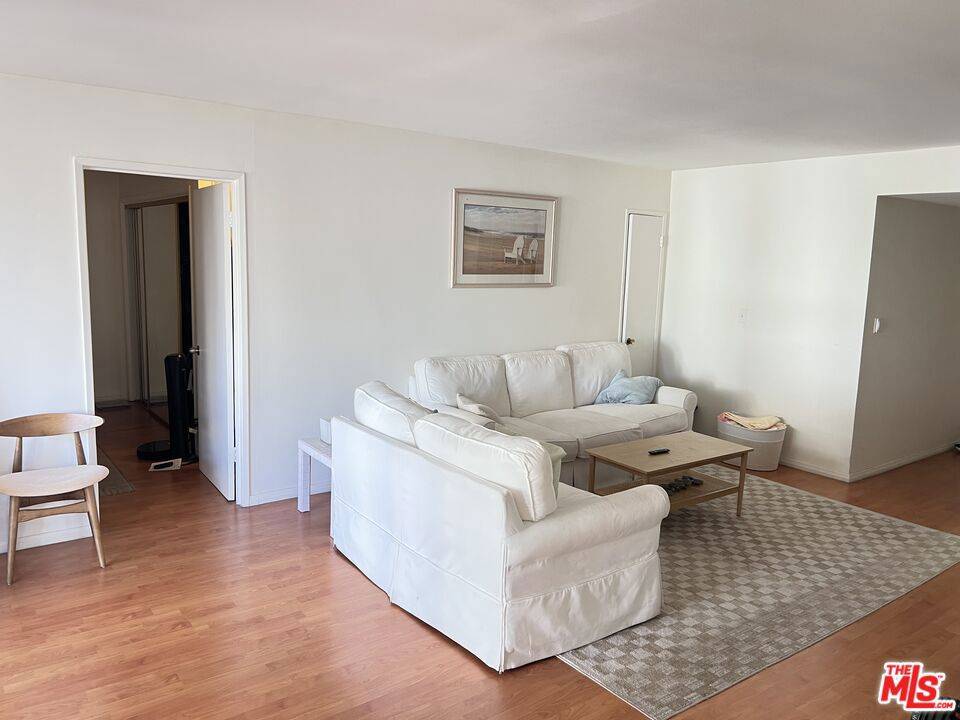 Los Angeles, CA 90049,11854 DARLINGTON AVE #204