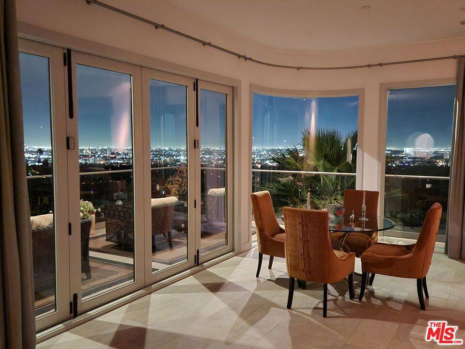Beverly Hills, CA 90210,1380 Summitridge PL
