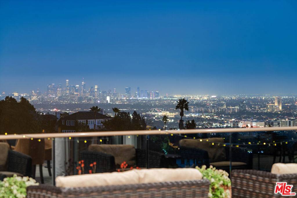 Beverly Hills, CA 90210,1380 Summitridge PL
