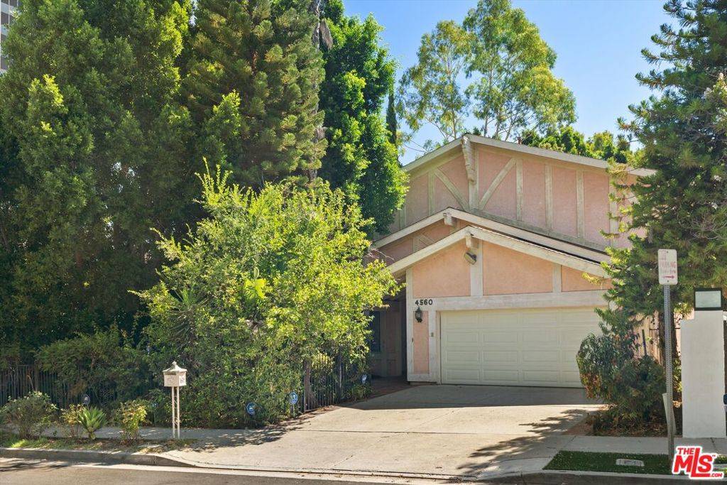 Encino, CA 91436,4560 Densmore AVE