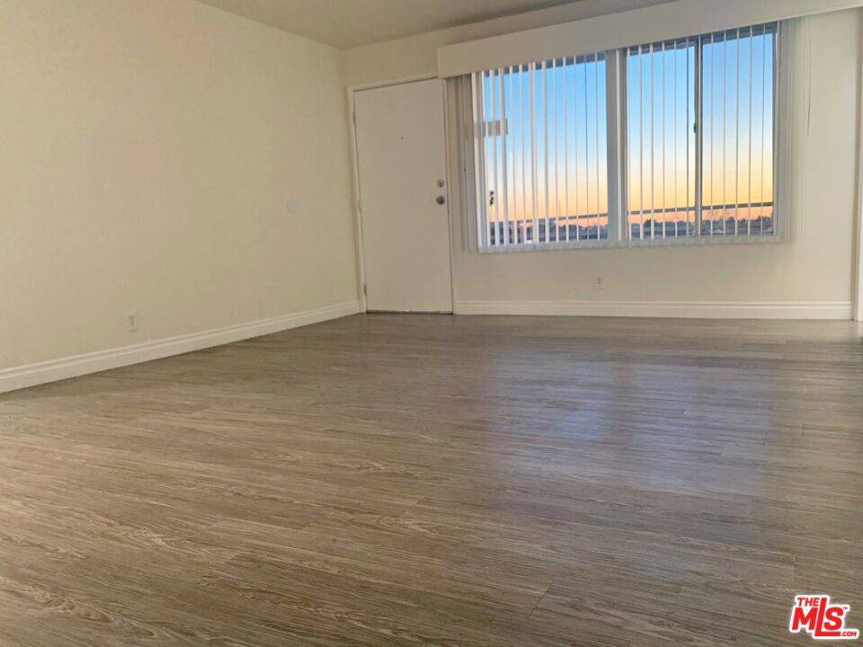Los Angeles, CA 90056,4641 S Slauson
