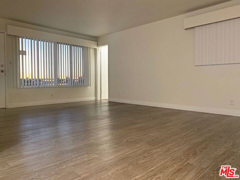 Los Angeles, CA 90056,4641 S Slauson