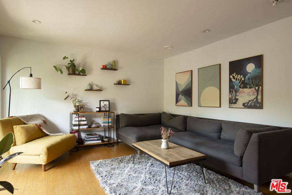 West Hollywood, CA 90069,950 N Kings RD #208