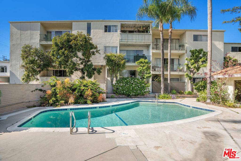 Toluca Lake, CA 91602,10240 Camarillo ST #301