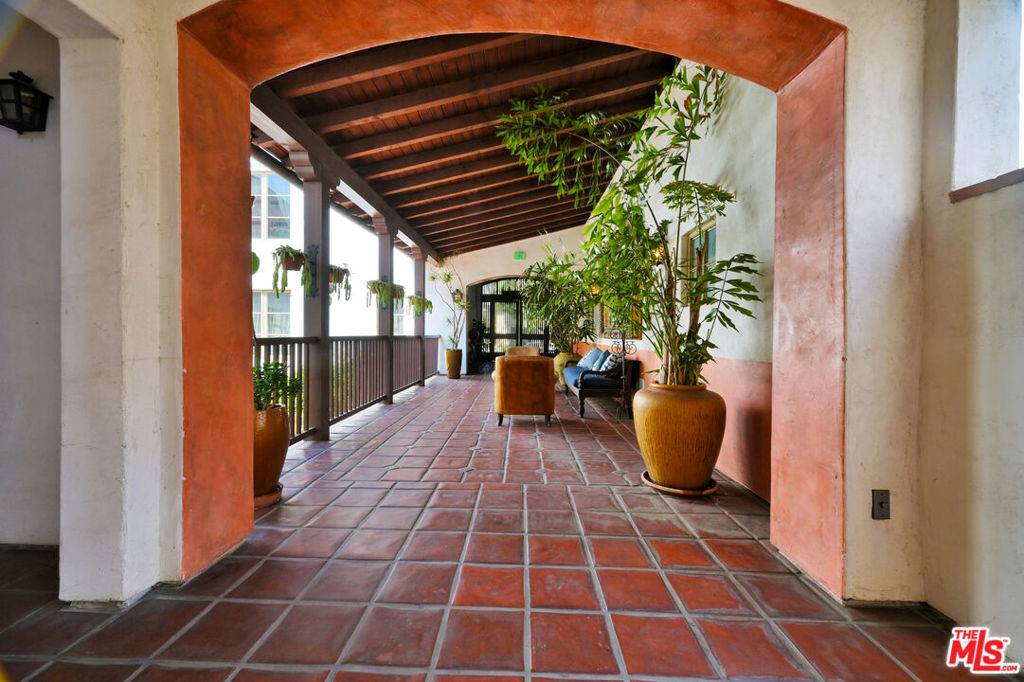 West Hollywood, CA 90046,1414 N Harper AVE #5