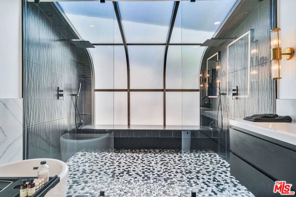 Studio City, CA 91604,3001 Dona Nenita PL