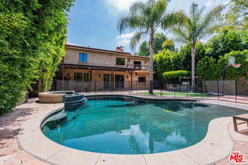 Encino, CA 91436,5027 Odessa AVE