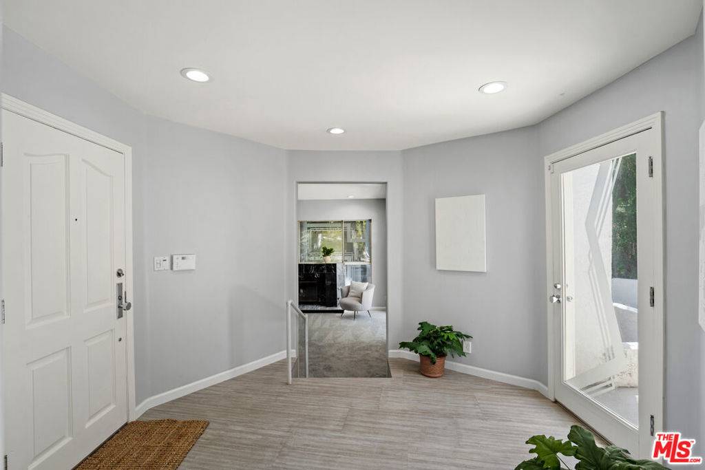 Woodland Hills, CA 91367,23246 Canzonet ST