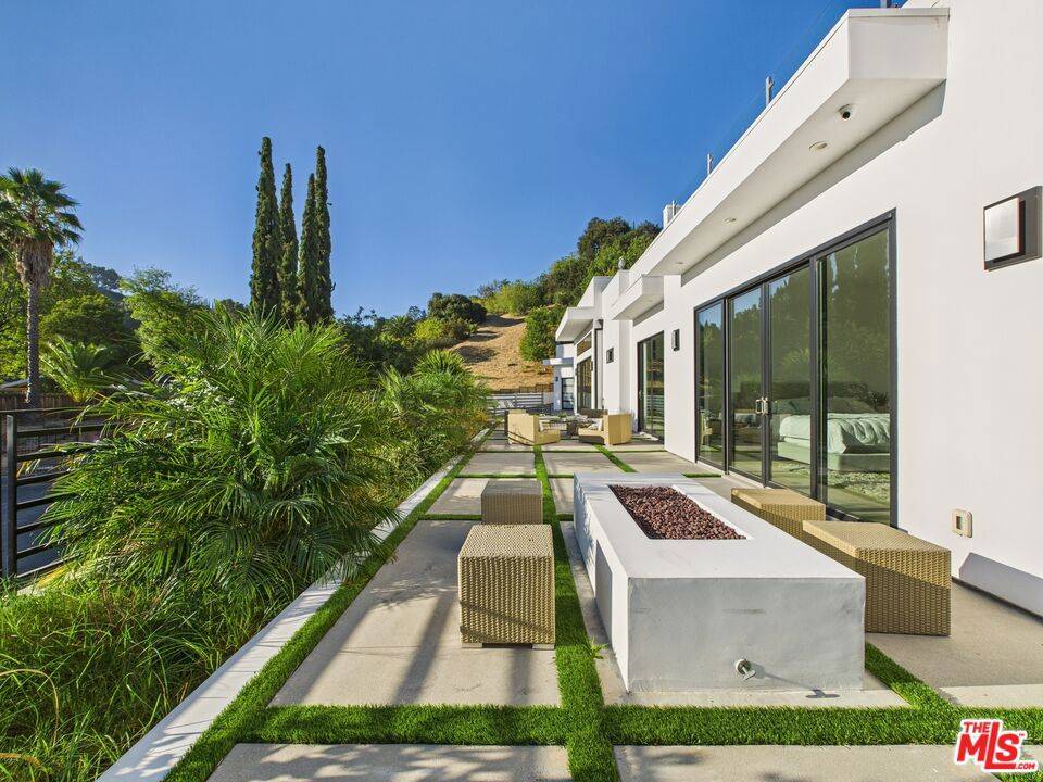 Tarzana, CA 91356,4637 Dunas LN