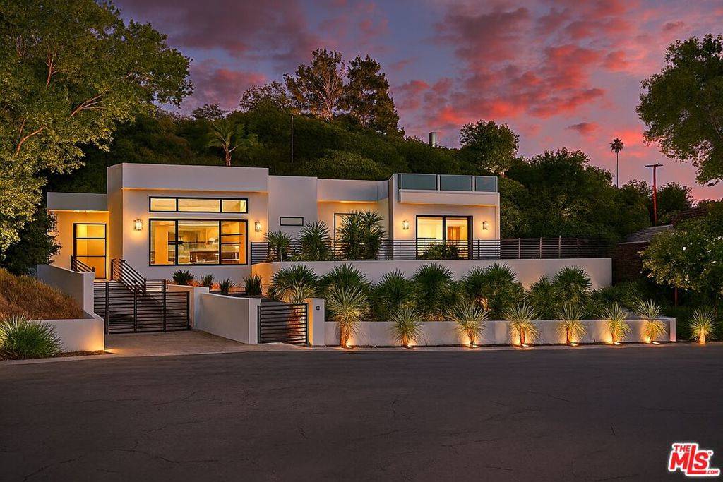 Tarzana, CA 91356,4637 Dunas LN