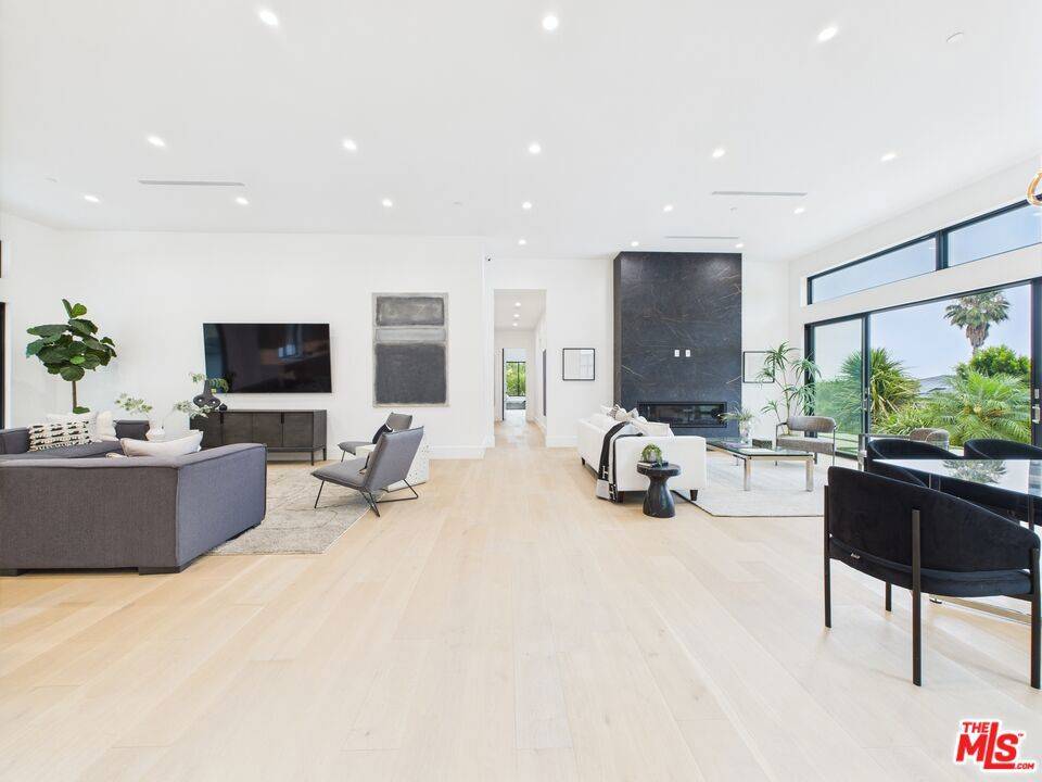 Tarzana, CA 91356,4637 Dunas LN