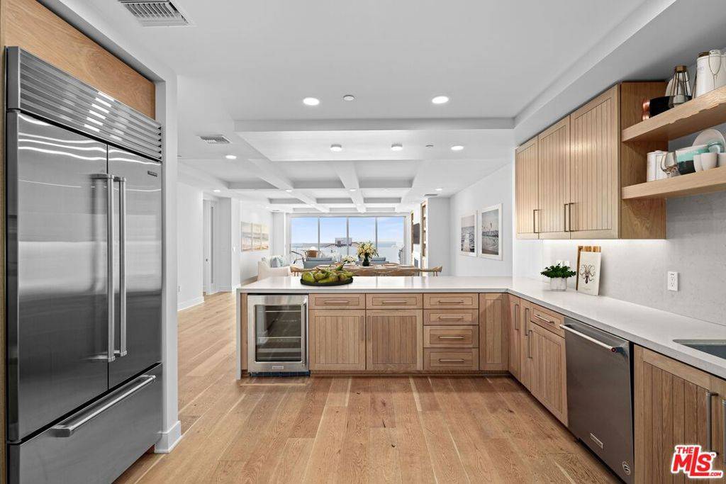 Pacific Palisades, CA 90272,17325 Castellammare DR #101