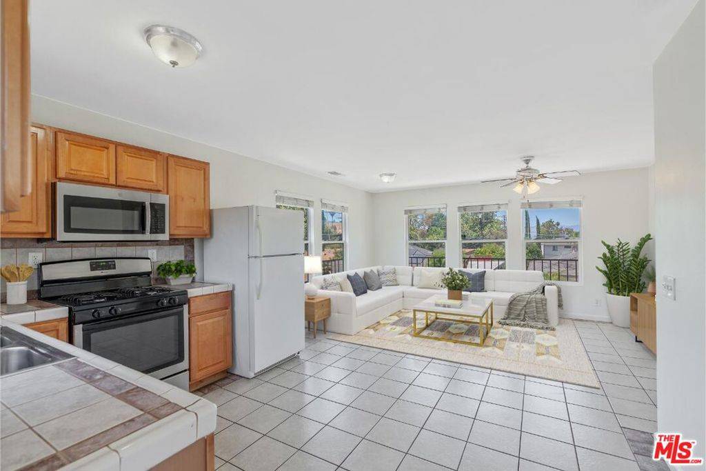 Woodland Hills, CA 91364,4821 Topanga Canyon BLVD